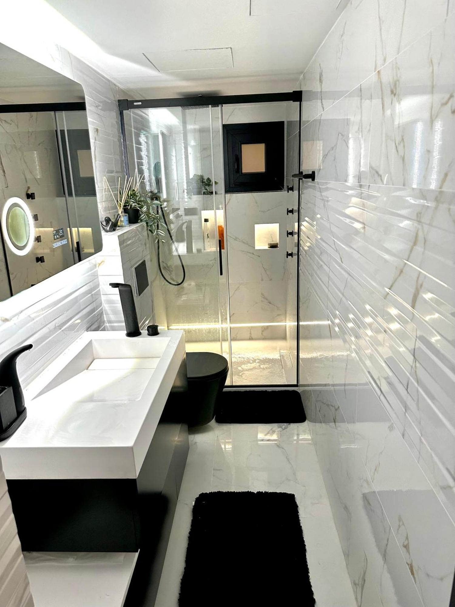 Lux Modern *